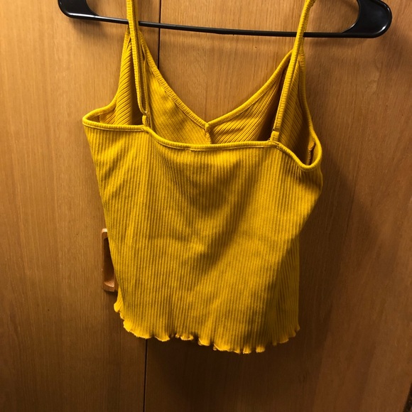 I cute yellow crop top! It’s from forever 21+ - Picture 2 of 4